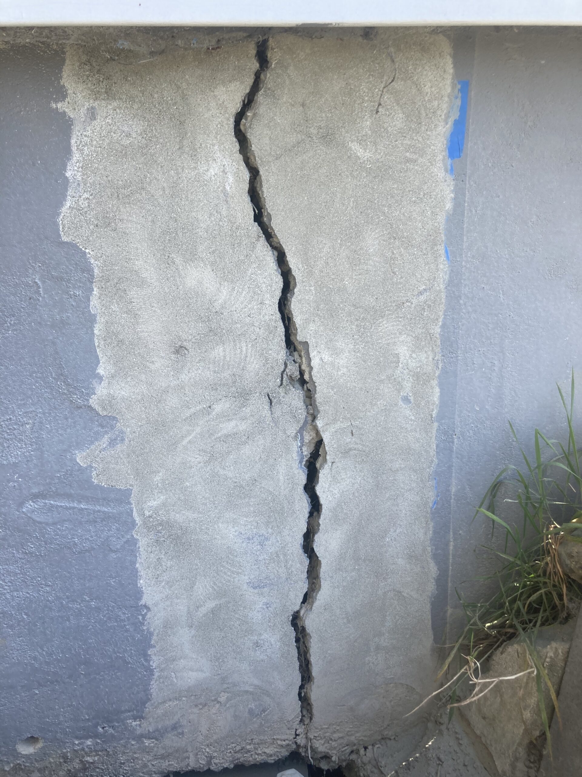 Rebar corrosion, deteriorated concrete, and soil settlement cause cracks in your foundation | R&R Specialist Crack Refinement & Repair Services